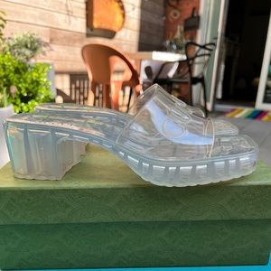 ***SOLD**** GUCCI RUBBER SLIDE SANDALS CLEAR SZ 40 AUTHENTIC WITH RECEIPT